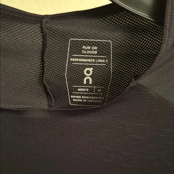 On Running Black Long Sleeve Tee - Picture 4 of 4